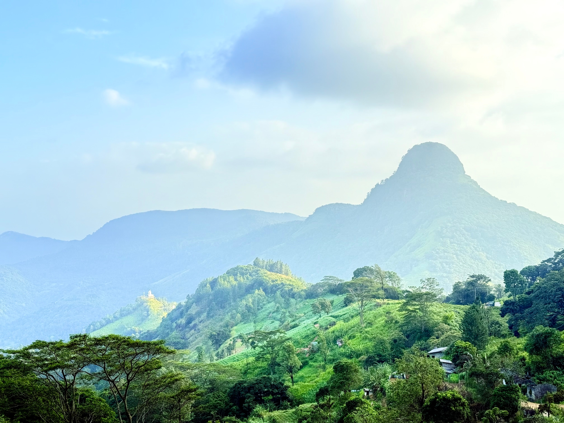 Scenic road leading to Hunnasgiriya